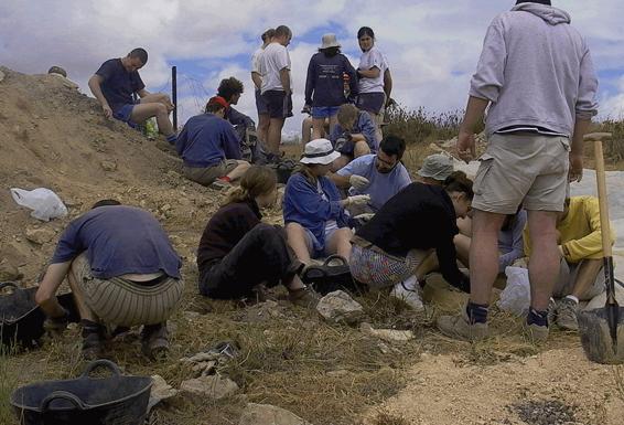 Trabajos de exhumación en la mina de Vadihuelo en 2033/Archivo Colectivo Memoria de Futuro