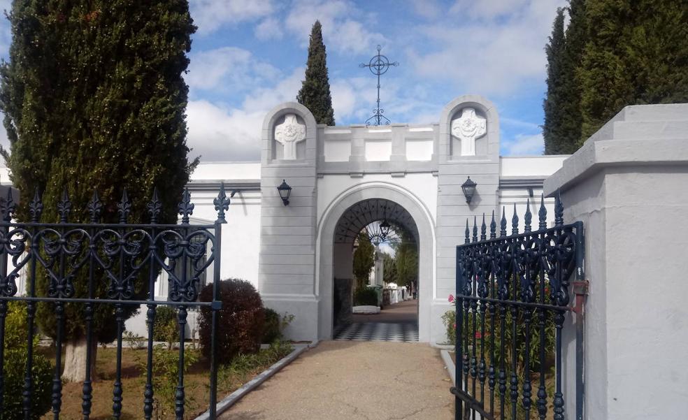 El pueblo de Alconchel honra a sus difuntos este miércoles en el cementerio municipal