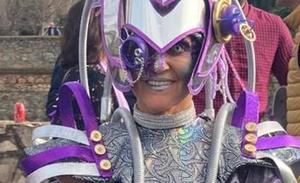 María José Pizarro, de la Comparsa Stanmajaras de Alconchel, el pasado domingo, antes del Gran Desfile del Carnaval de Badajoz. 
