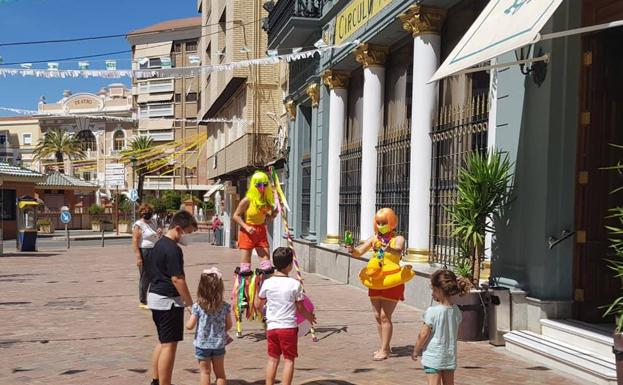 Comienza la Feria del Comercio con animación y música en las calles