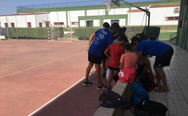 Unos 150 niños han participado este verano en las multideportivas