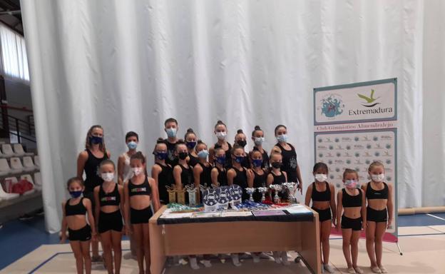 El Gimnástico sella una temporada con trece medallas y cuatro trofeos en los Campeonatos de España