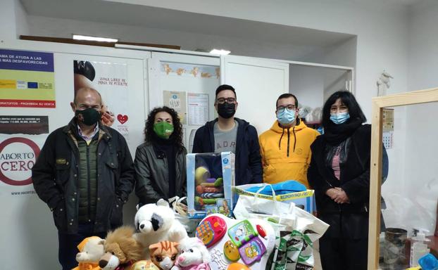 Vox inicia una campaña de recogida de material escolar para familias desfavorecidas