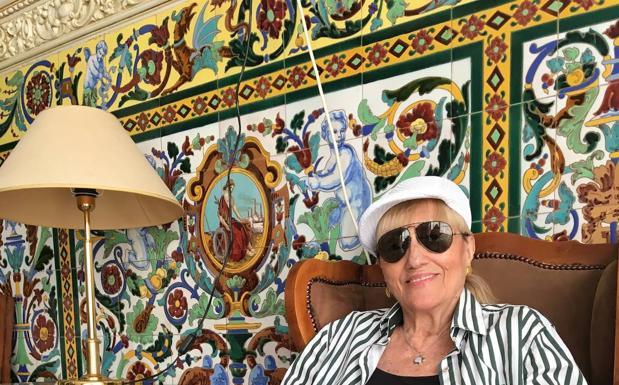 «Mis hijos me animaron a escribir un libro y así lo hice, a través del whatsapp»