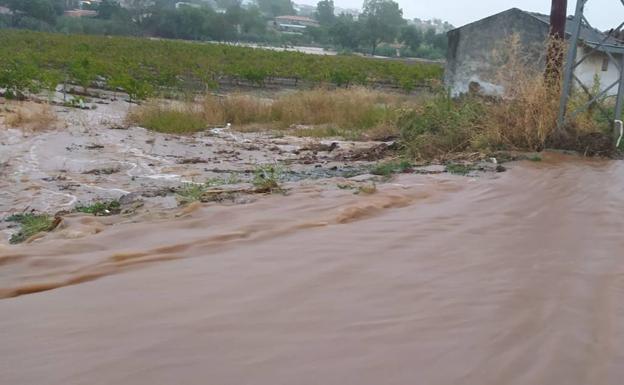 Los accesos a las carreteras de Badajoz y Aceuchal están cortados por las fuertes lluvias