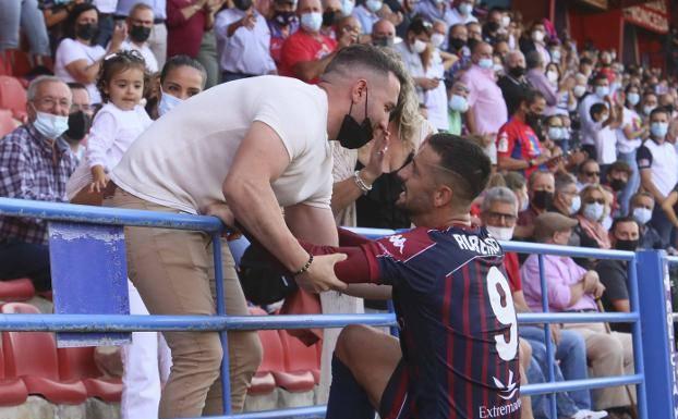 El Extremadura convive con la calma tensa en torno al club