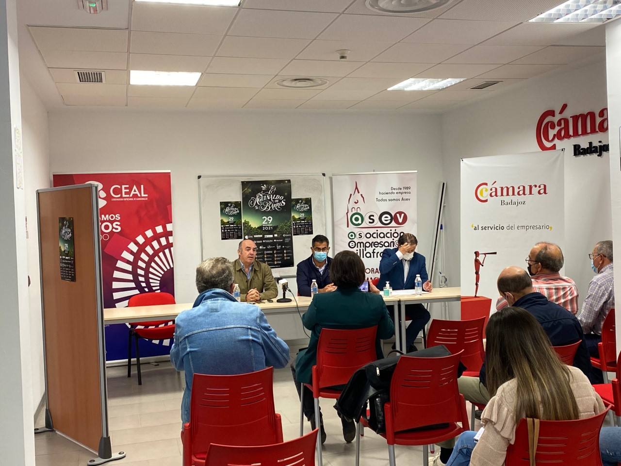 Comercios y empresas de 19 municipios participan en el sorteo de una gran cesta de Navidad