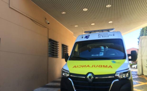 El herido fue trasladado en ambulancia al hospital de Mérida. /g.c.