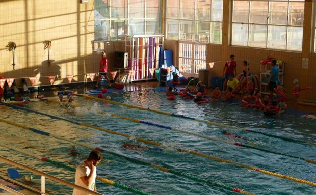 La piscina climatizada estará cerrada casi un mes por una avería en la caldera
