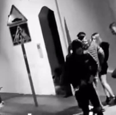 La Policía investiga el suceso por el que un joven sacó una pistola en la calle Luna en la madrugada del sábado