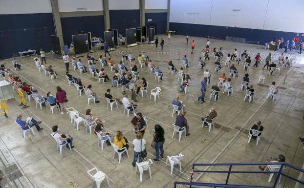 El SES hace un llamamiento para poner la tercera dosis a los mayores de 70 años en IFEME esta semana