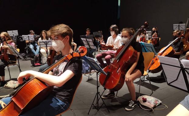 El dúo Saya Harap, formado por una pianista y una flautista, ofrece un concierto este jueves 25 en el teatro