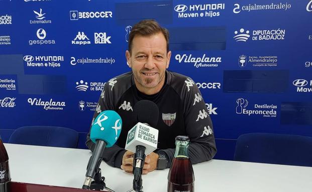 El entrenador del Extremadura dice que «nadie se va a rendir»
