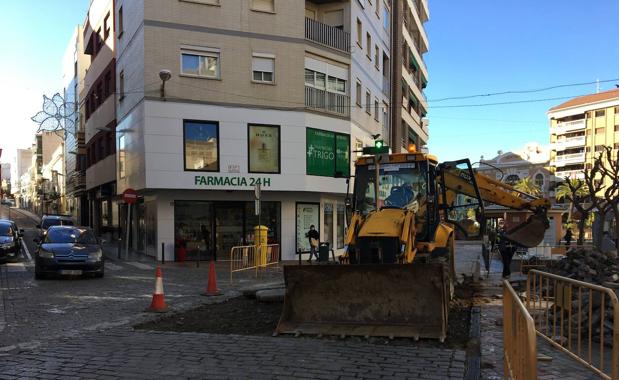 Comienza el arreglo del socavón de la calle Real