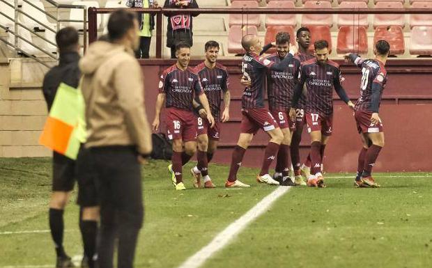 El Extremadura muestra de nuevo su orgullo pese a estar en el filo