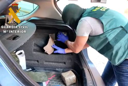 Detenido un almendralejense que transportaba 3,7 kg de hachís a Badajoz