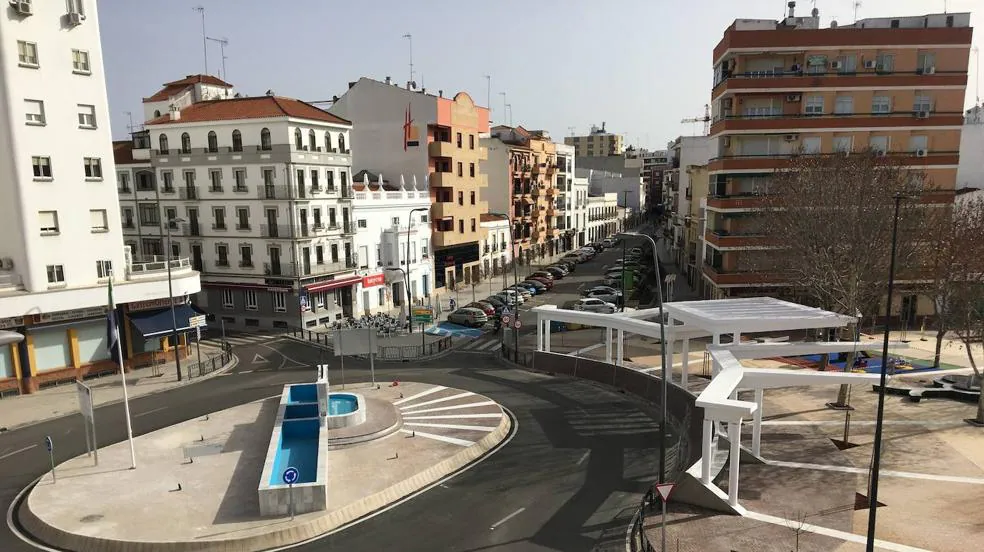 Abre la remodelada plaza de Extremadura
