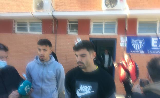 La plantilla decide jugar dos partidos más mientras «el club tenga vida»