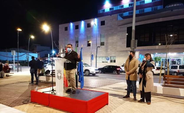 Los vecinos ya disfrutan de la nueva plaza de Extremadura