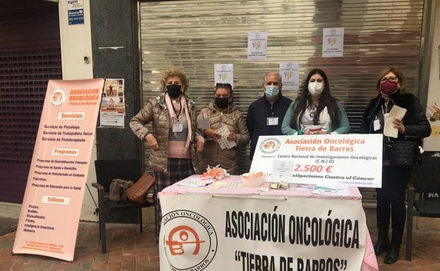 La Asociación Oncológica realiza una cuestación con motivo del Día contra el cáncer