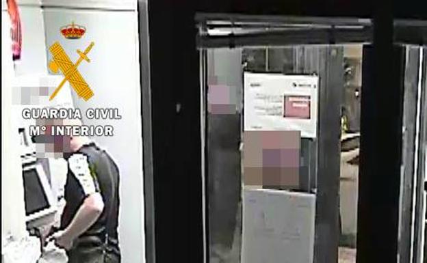 Investigan a 7 vecinos de Madrid, Alicante y Murcia por estafar 115.000 euros a una entidad