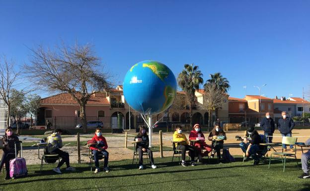 El colegio Montero de Espinosa habilita un aula abierta en uno de los patios