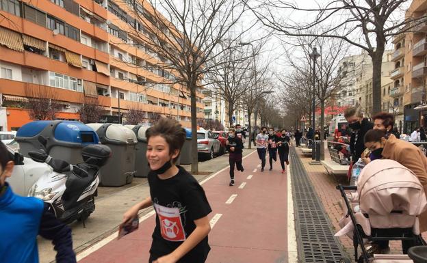 Medio millar de alumnos del IES Arroyo Harnina participan en la XI Carrera Solidaria