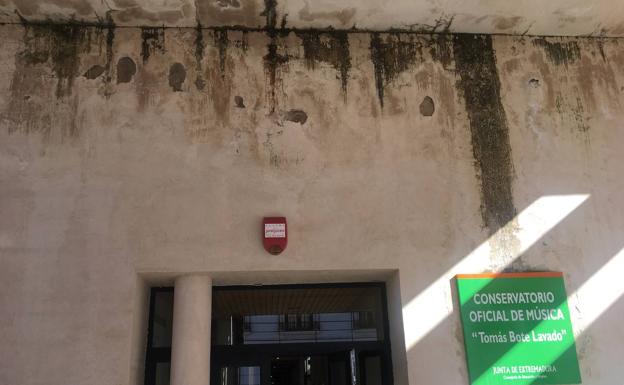 La Junta estudia el arreglo de la fachada y una cubierta del Conservatorio de Música
