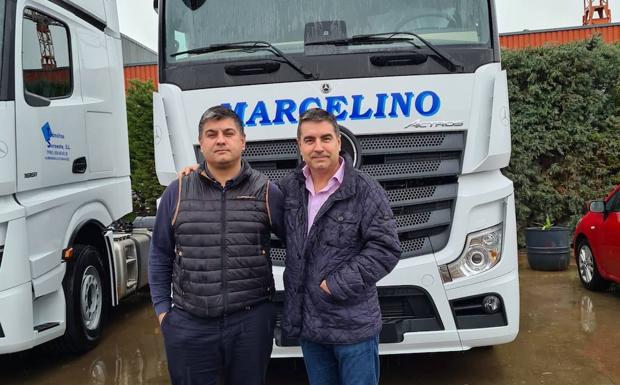 Una empresa de transportes de Almendralejo fleta dos camiones con mercancía humanitaria para Ucrania