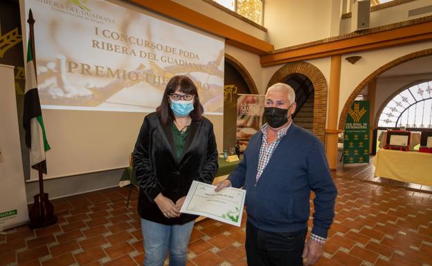 Manuel Lozano Sayago, de Aceuchal, gana el I Concurso de poda de Ribera del Guadiana