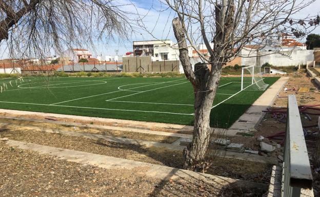 El PP critica que la biblioteca o el campo de fútbol de Ramón y Cajal lleven cerrados dos años