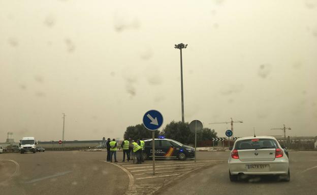 Detenido un piquete informativo por lanzar una piedra a un camión en Almendralejo
