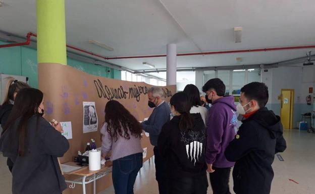 La Junta se reunirá con las familias de los 48 alumnos que no han sido admitidos en el Santiago Apóstol