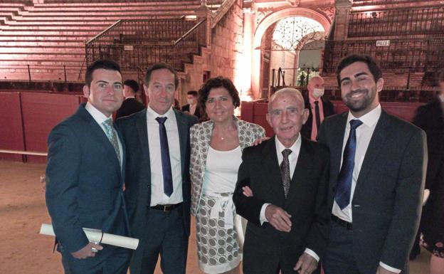 Diego Rodríguez logra el premio de la Maestranza por las notas de Derecho