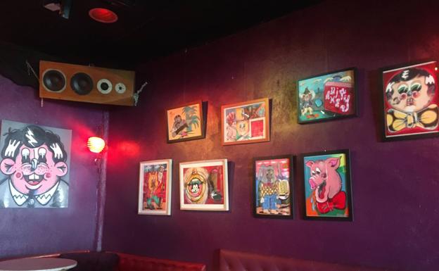 El Salón de Teatres acoge una exposición de pintura del artista 'Señor Jamón' hasta el 7 de abril