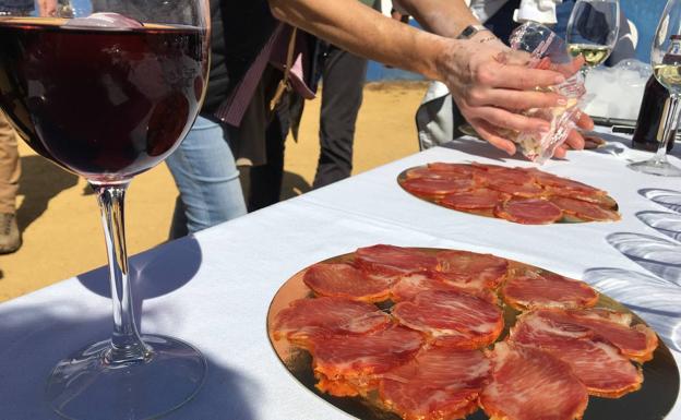 El Forum Enogastronómico propone degustaciones de vino y cava, conciertos y talleres en la plaza de Extremadura