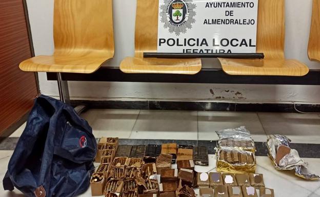 Detenido con 1.929 gr de hachís, munición del calibre 7,62 y seis cargadores de arma de fuego