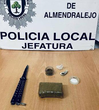 La Policía Local interviene 98,8 gramos de hachís y una navaja ilegal a un joven