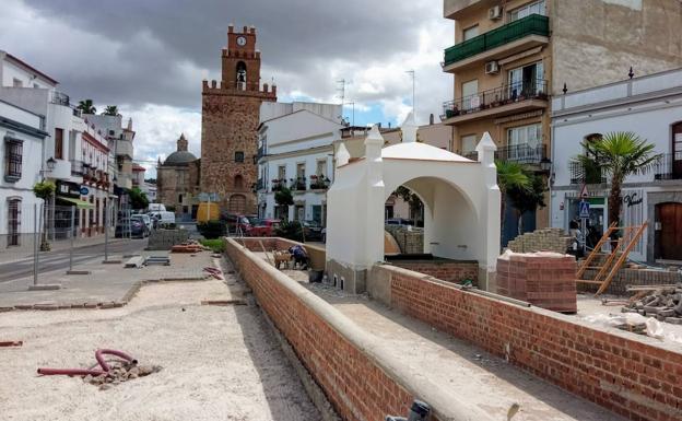 Aceuchal recupera un antiguo pilar del siglo XV