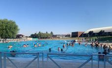 El martes comienzan los autobuses gratuitos para trasladar bañistas a la piscina de Villafranca