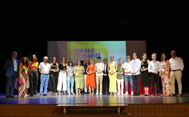 Los mejores estudiantes de institutos recibieron anoche un homenaje