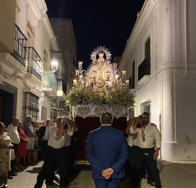 La virgen regresa a su santuario para el día de la patrona y presidir anoche el acto central