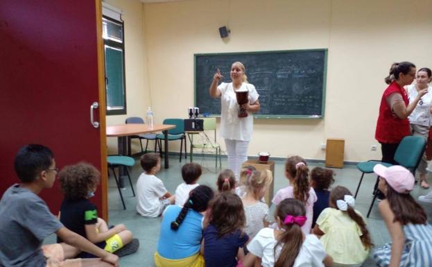 30 familias gitanas de la ciudad participan en un programa para fomentar los estudios