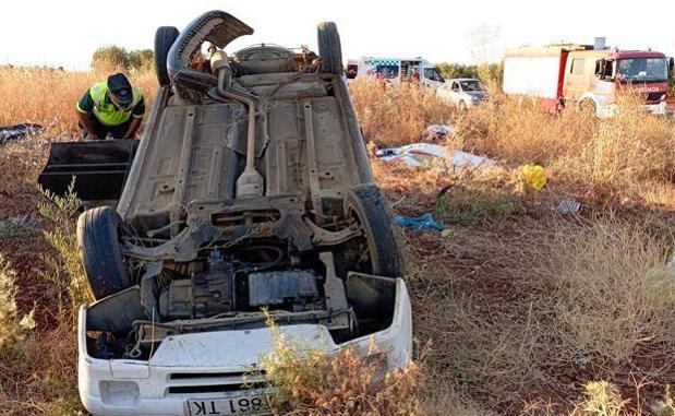 Una mujer quedó atrapada ayer en su vehículo tras una salida de vía en Solana de los Barros