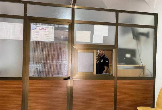 Mejorarán la zona de atención al público de la Jefatura de la Policía Local