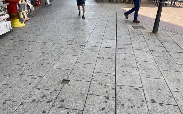 Compran una máquina para limpiar de chicles las zonas peatonales