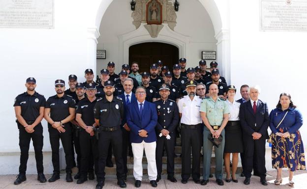 Una veintena de agentes de Policía Local son distinguidos en el día de sus patronos