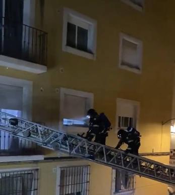 Dados de alta los once rescatados de un piso tras un incendio