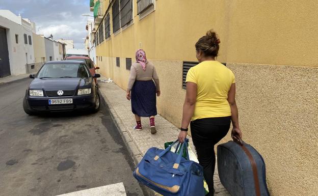 La Policía tuvo que intervenir en varias ocasiones en el bloque de pisos ocupado que se incendió