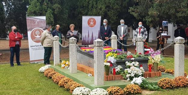 El día 1 se celebra el homenaje a las víctimas de la Guerra Civil y la dictadura
